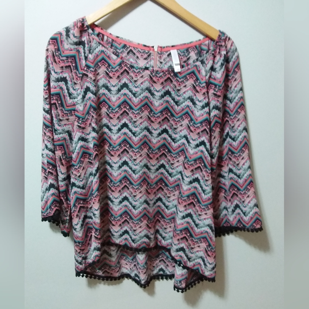 XHILARATION size L coral turquoise and black pop over top